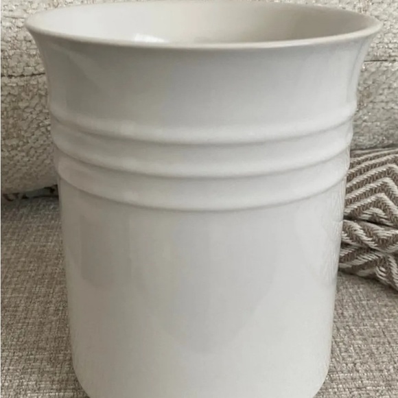 LeCreuset Utensil Crock - Picture 3 of 3